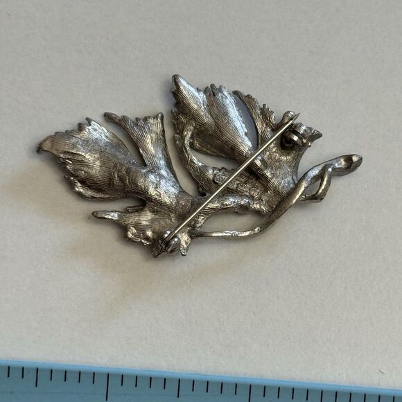 Vintage Silvertone Leaf Brooch Pin – 2.25” - Picture 4 of 5